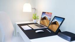 Configuración de MacBook en el escritorio