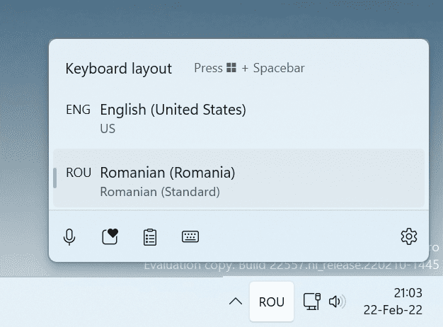 Windows 11 está obteniendo algunos botones nuevos para escritura por voz, panel de emoji, panel de portapapeles y teclado táctil