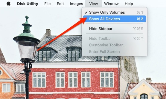 Captura de pantalla que muestra dónde elegir "Mostrar todos los dispositivos" en la clase de la Utilidad de Discos ="Lazyload wp-image-416995" title=