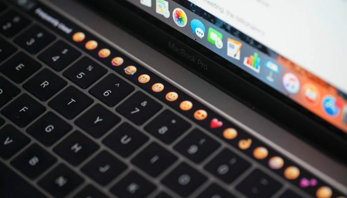 macbook-touchbar-emojis
